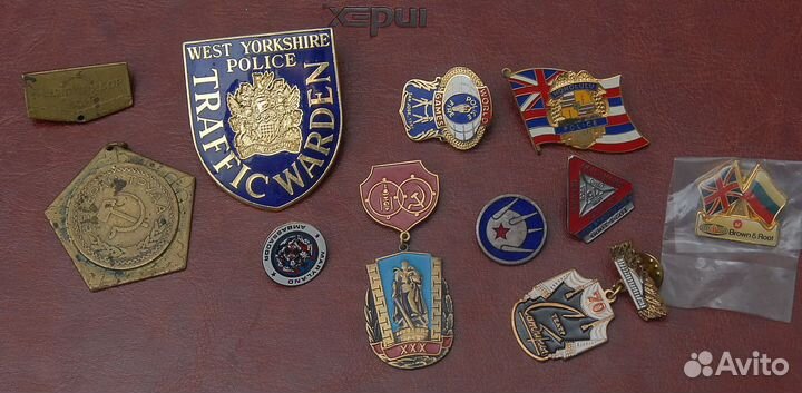 Кокарда риа чиновник. есть значки и тп