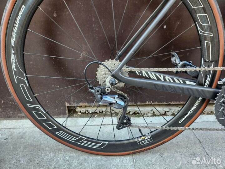 Шоссейный велосипед Canyon Ultimate CF SL F10