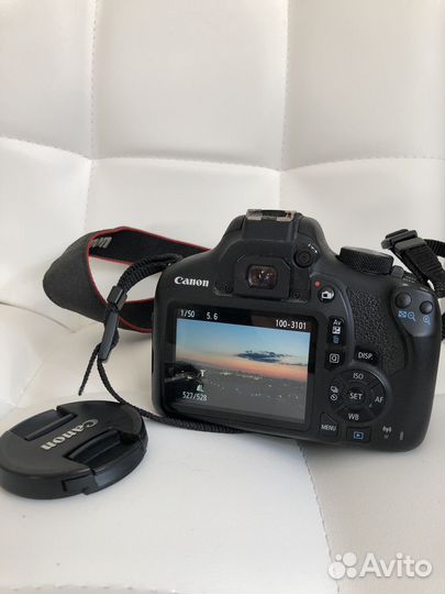 Зеркальный фотоаппарат Canon 1300D