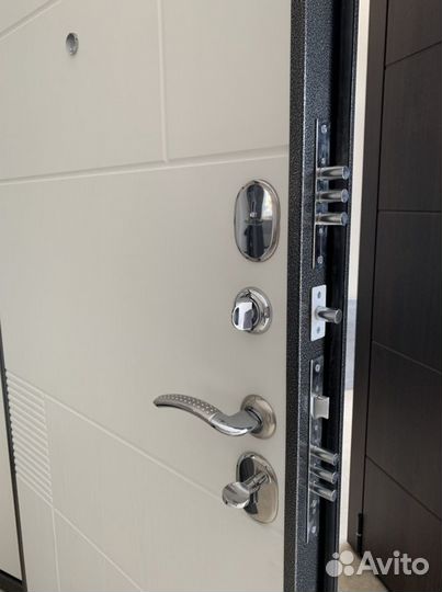 Дверь входная железная