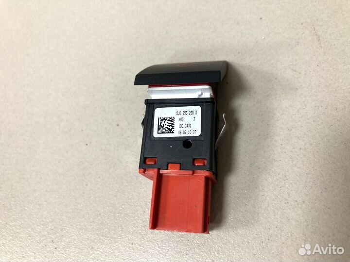 Кнопка аварийной сигнализации Skoda Fabia 2010-15