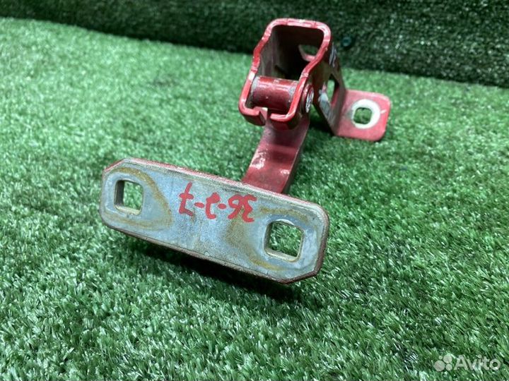 Петля багажника правая Renault Dacia