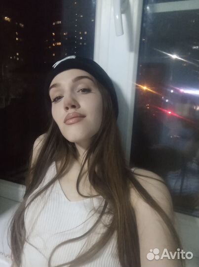 Бармен-бариста, хостес, администратор, официант