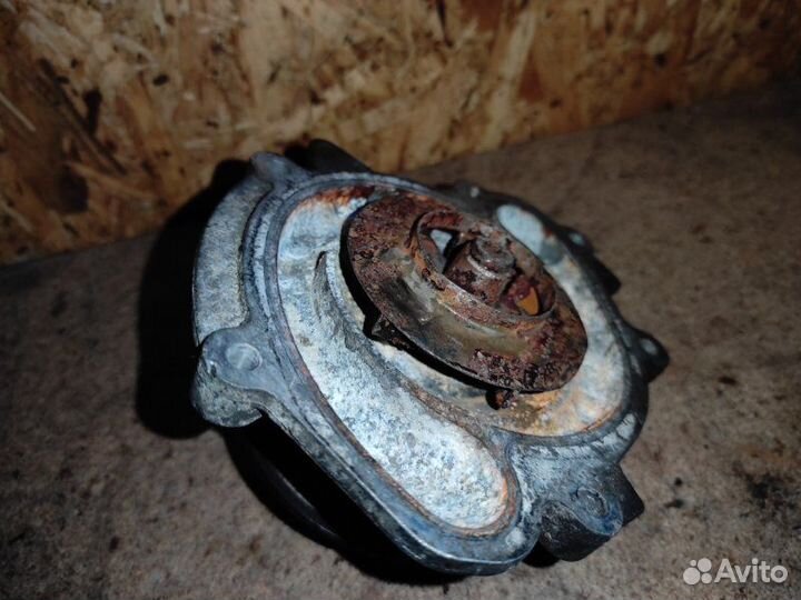 Помпа Mercedes Vito W639 3.0 OM642 2006