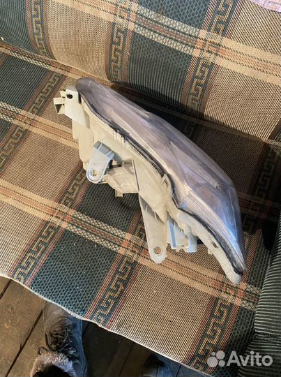 Фара Тойота Премио 260