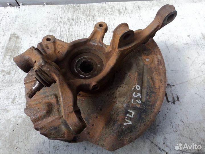 Передний левый поворотный кулак BMW X5 E53