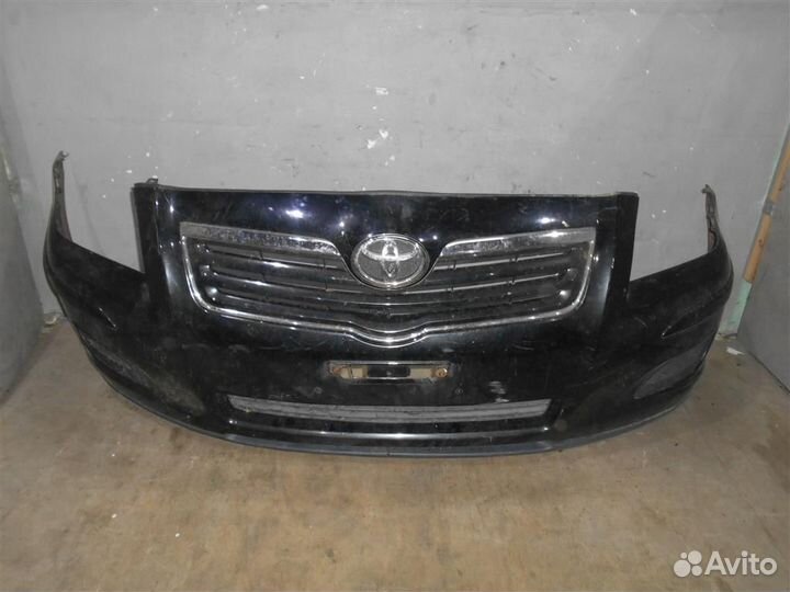 Бампер передний от Toyota Avensis II 2003-2008