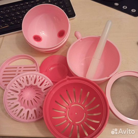 Соковыжималка и терка (ручной кухонный комбайн)