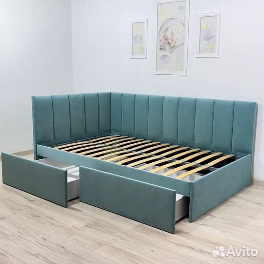 Угловая мягкая кровать детская / подростковая