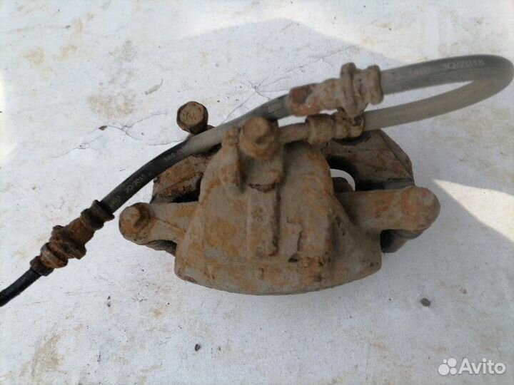 Суппорт тормозной передний левый Nissan Primera