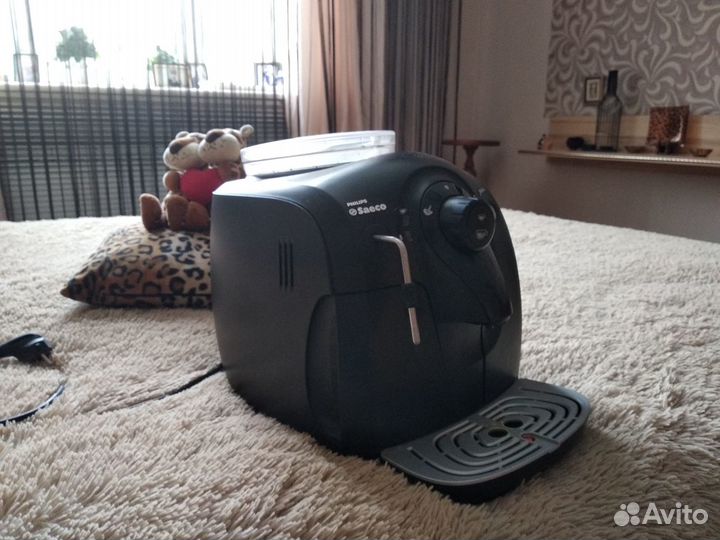 Кофемашина с кофемолкой и капучино philips saeco