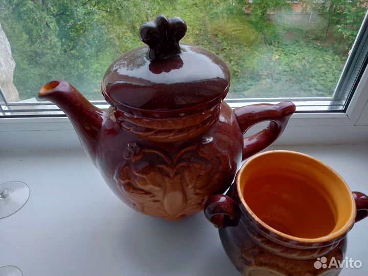 Набор чайник и сахарница