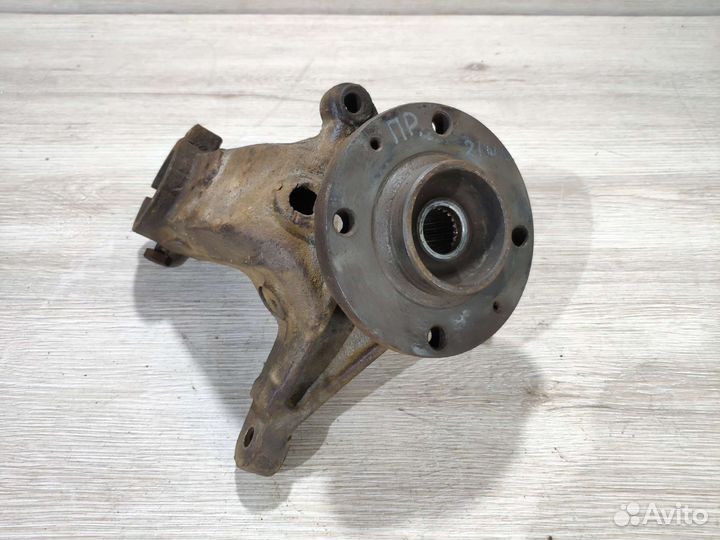 Кулак поворотный правый Peugeot 206