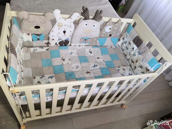 Бортики, покрывало и кармашек в детскую кроватку