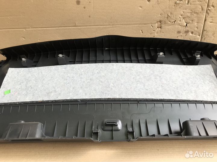 Обшивка двери багажника Volkswagen Tiguan 11-17