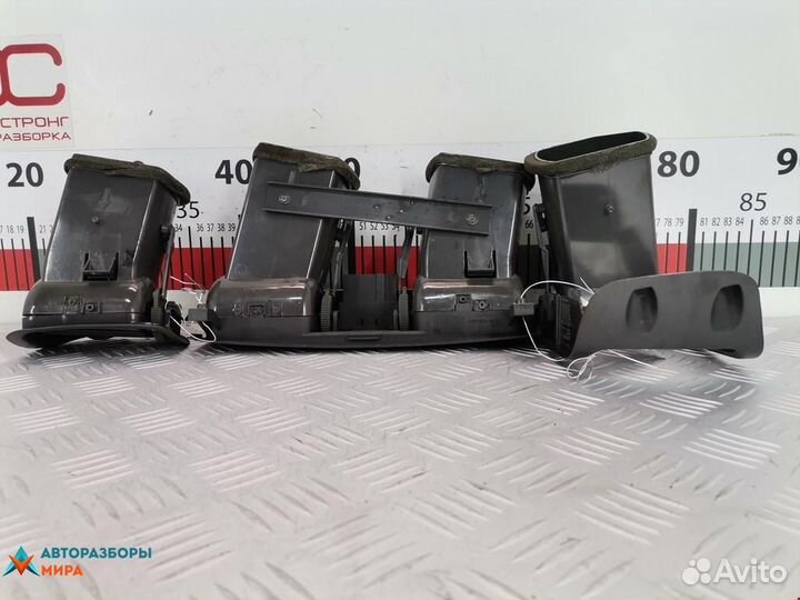 Дефлектор обдува салона Volvo S40 рест. 2001