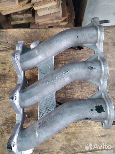 Впускной коллектор левый KIA Carnival 1999-2005