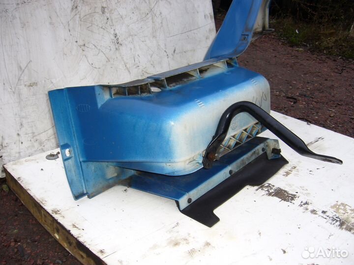 Корпус подножки правой верхней Renault