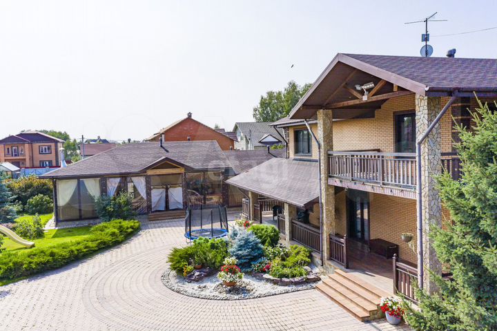 Коттедж 313,2 м² на участке 20 сот.