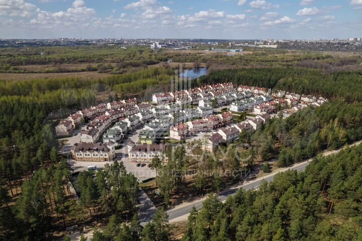 2-к. квартира, 83,2 м², 1/3 эт.