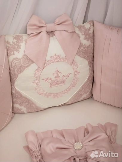 Бортики в кроватку с постельным бельем