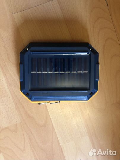 Аккумуляторный прожектор на солнечной батареи