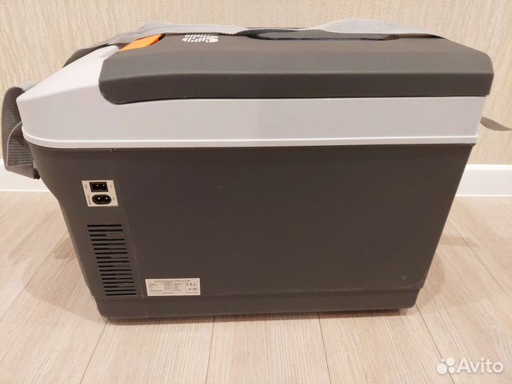 Холодильник автомобильный AVS