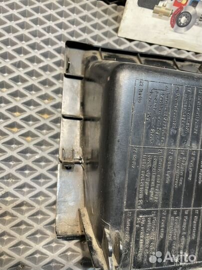 Крышка блока предохранителей VW Passat B3