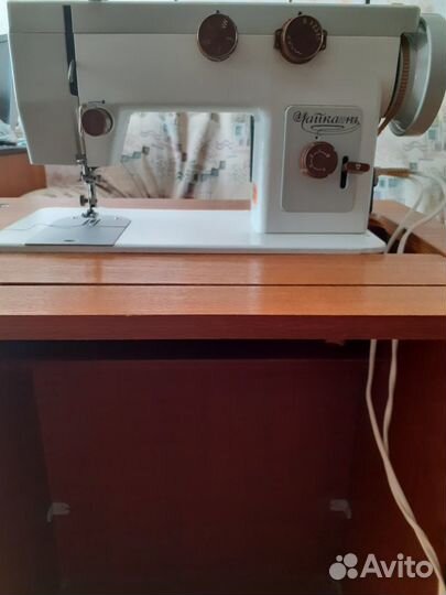Швейная машинка Чайка 143