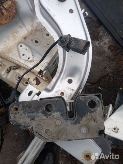 Замок капота Skoda Octavia 2 А5 1Z