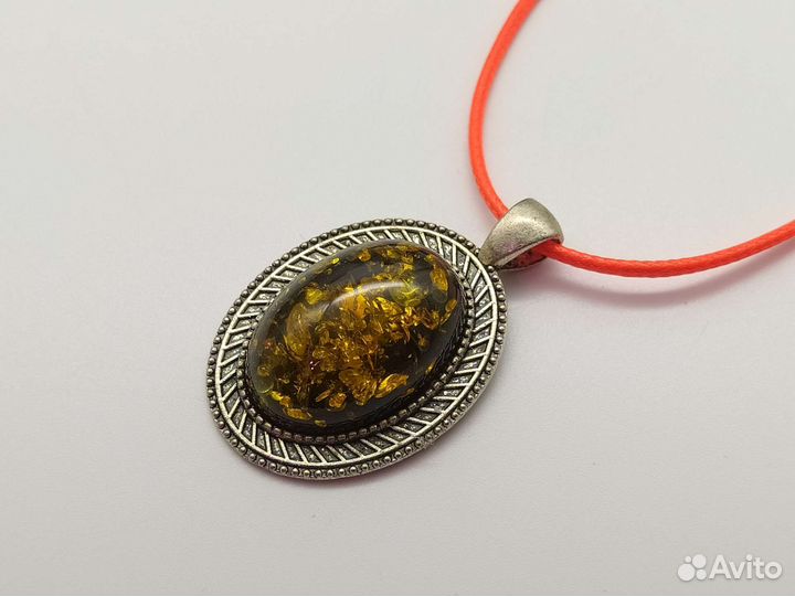Кулон в романском стиле (Плавленый янтарь)
