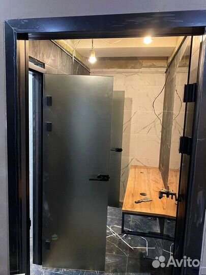 Распашные стеклянные двери