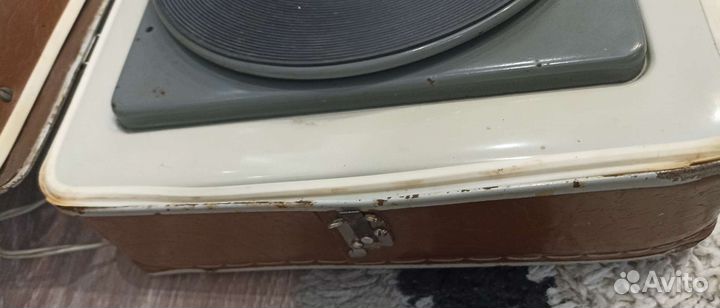 Проигрыватель винила Юность 301