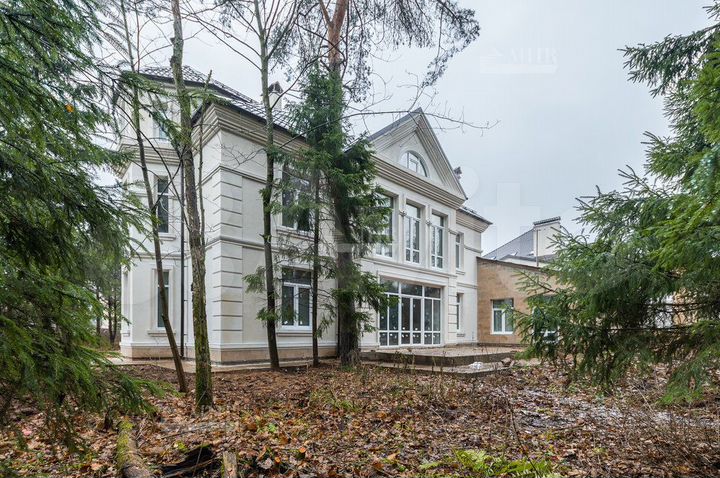 Дом 780 м² на участке 15 сот.