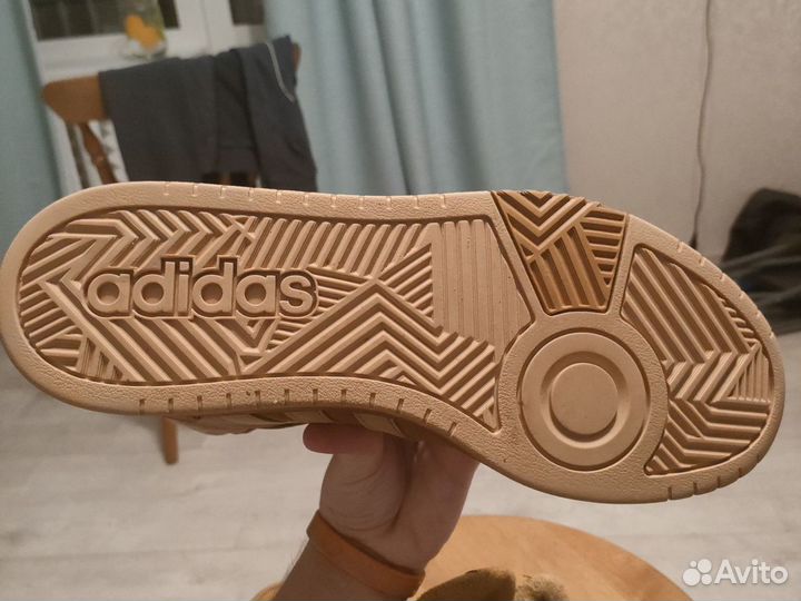 Кроссовки adidas с мехом зимние