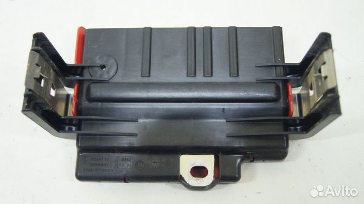 Блок предохранителей на акб BMW 320i E90 2010 (Эле