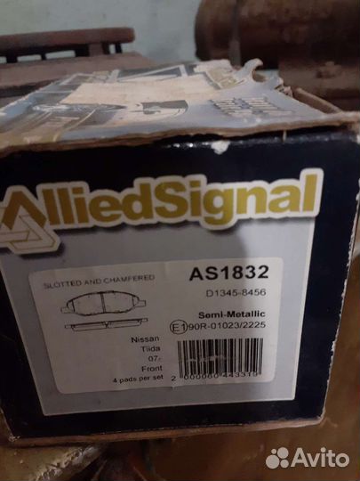 Продам колодки на nissan tiida