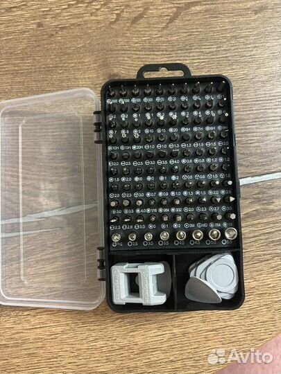 Отвертка с набором бит и инструментов 117в 1