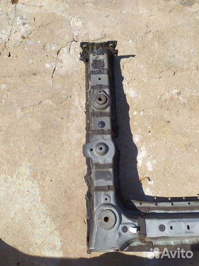 Лонжерон Toyota c- hr