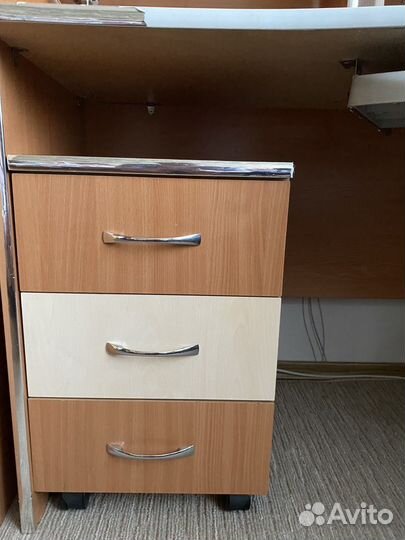 Компьютерный стол