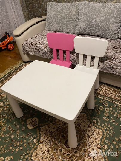 Детский стол и 2 стула