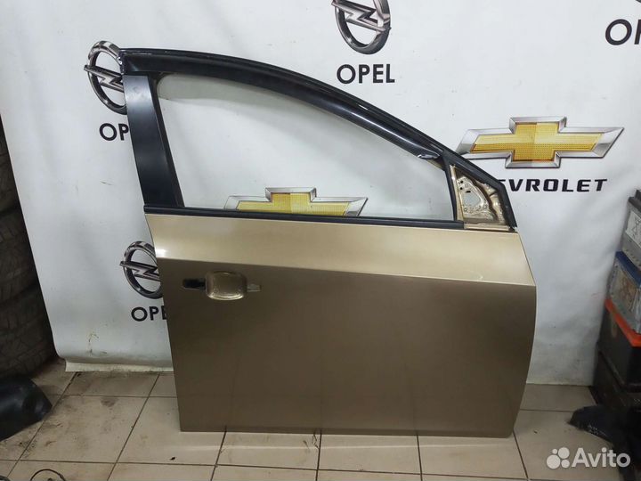 Оригинальная передняя правая дверь Шевроле Круз