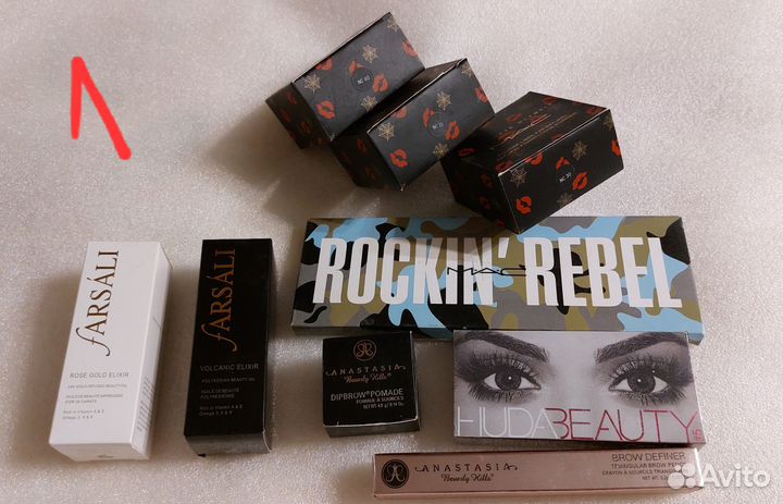 Два сета косметики