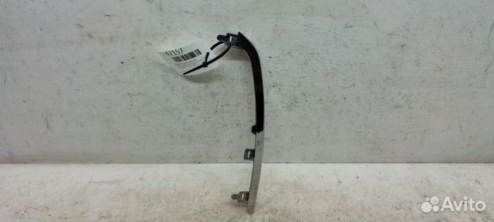 Молдинг решетки радиатора Toyota Land Cruiser