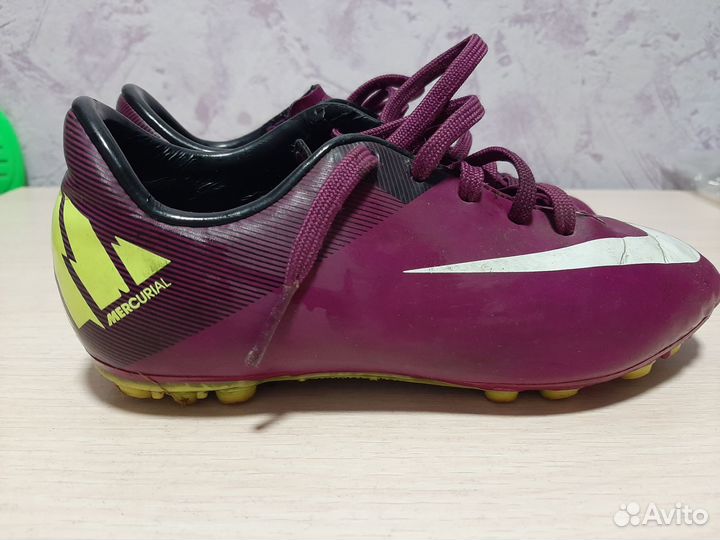 Футбольные бутсы