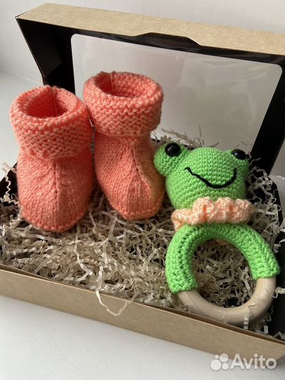 Вязанные носки, пинетки, грызунок