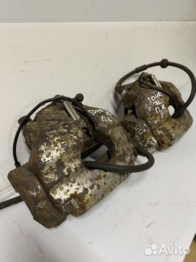 Суппорт передний Volkswagen Touareg 7L 2.5