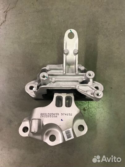 Кронштейн опоры двигателя левый SX11 1077106000