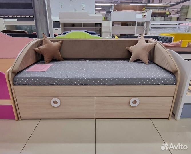 Детская кровать с мягкими элементами