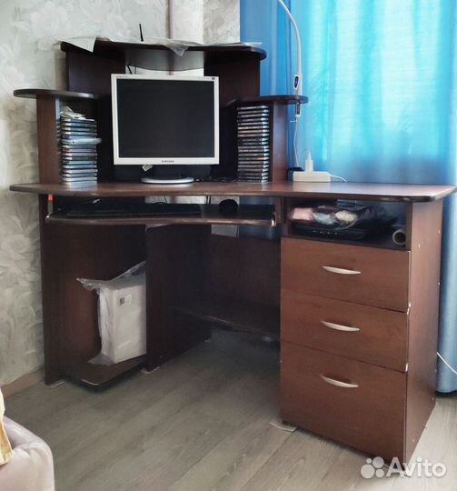 Компьютерный стол угловой